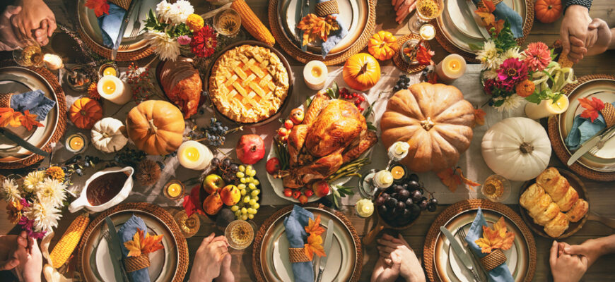 Group,Of,Friends,Or,Family,Members,Giving,Thanks,To,God